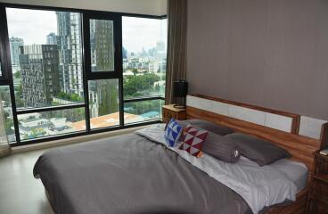 2-bedroom high floor condo for sale 500m from BTS Thonglor