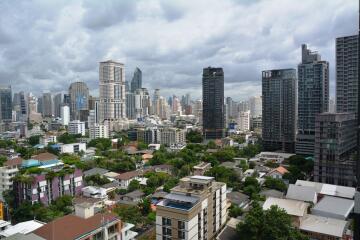 2-bedroom high floor condo for sale 500m from BTS Thonglor