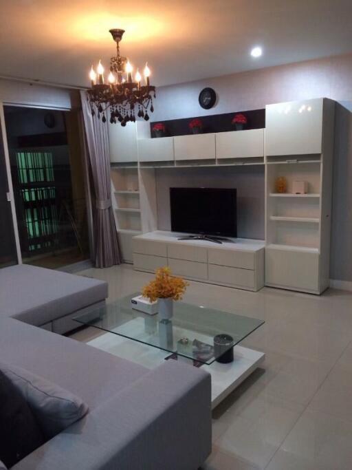 2 bedrooms condo in low rise building near BTS Thonglor station