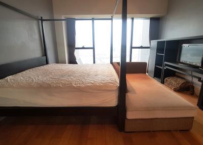 Modern condo 3 bedrooms for sale near BTS Chongnonsi