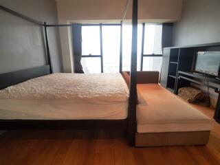 Modern condo 3 bedrooms for sale near BTS Chongnonsi