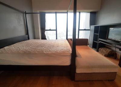 Modern condo 3 bedrooms for sale near BTS Chongnonsi