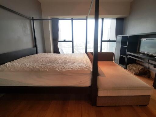 Modern condo 3 bedrooms for sale near BTS Chongnonsi