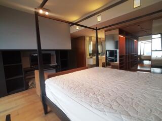 Modern condo 3 bedrooms for sale near BTS Chongnonsi