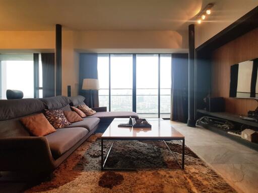 Modern condo 3 bedrooms for sale near BTS Chongnonsi