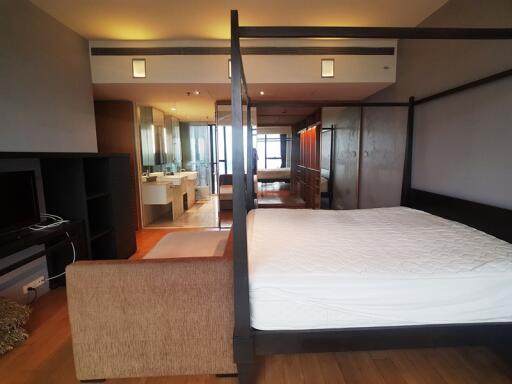 Modern condo 3 bedrooms for sale near BTS Chongnonsi