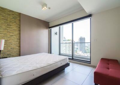 2 bedroom condo for sale close to Ekkamai BTS station