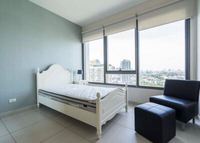 2 bedroom condo for sale close to Ekkamai BTS station