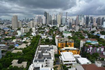 Modern 2 bedrooms high floor for rent near BTS Thonglor