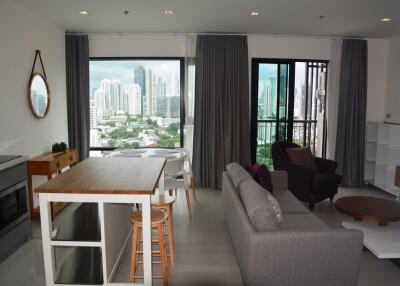 Modern 2 bedrooms high floor for rent near BTS Thonglor