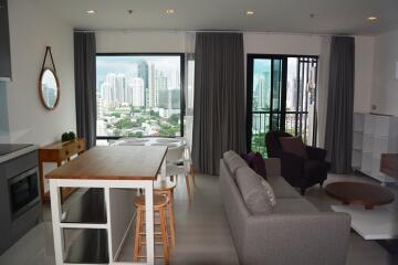 Modern 2 bedrooms high floor for rent near BTS Thonglor