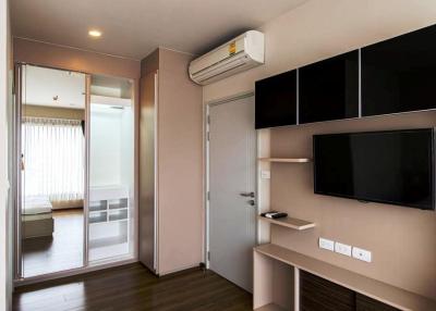2 bedrooms condo for rent close to BTS Saphankwai