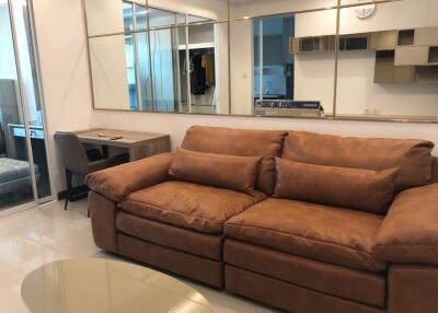 1 bedroom condo for sale in Phayathai close to BTS and Airport link