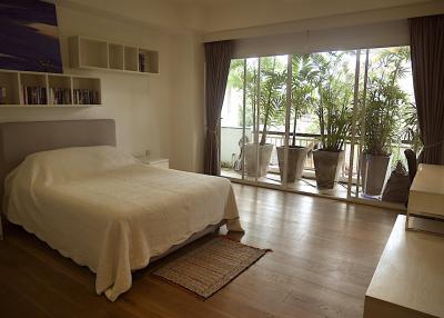 Luxury 3 bedroom condo for sale close to Chongnonsi BTS