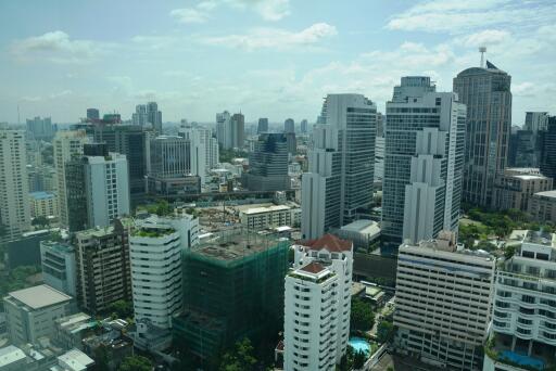 2-bedroom modern condo in Sukhumvit/Asoke area