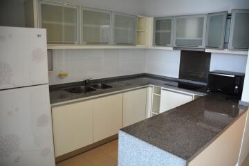 2-bedroom modern condo in Sukhumvit/Asoke area