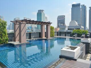 2-bedroom modern condo 300m from BTS Ploenchit