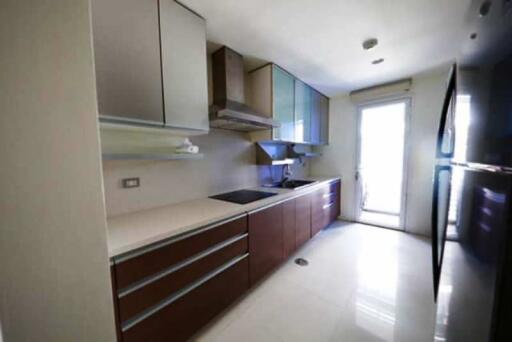 3 bedrooms condo for sale near BTS Ekamai