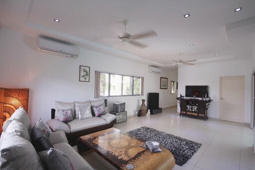 2 bed villa for sale in Hin Lek Fai, Hua Hin