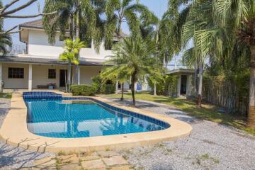 4 bedroom villa for sale in Hua Hin