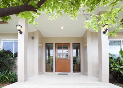 Nice 3 bedroom pool villa for sale in Nong Kae, Hua Hin