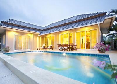 Nice 3 bedroom pool villa for sale in Nong Kae, Hua Hin