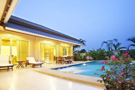 Nice 3 bedroom pool villa for sale in Nong Kae, Hua Hin