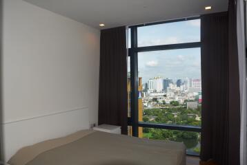 1-bedroom modern high floor condo on Petchaburi Road