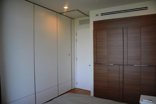 1-bedroom modern high floor condo on Petchaburi Road