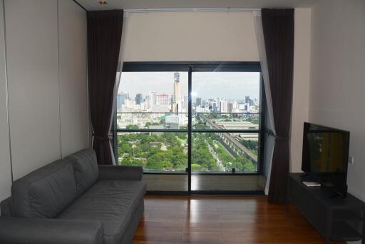 1-bedroom modern high floor condo on Petchaburi Road