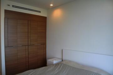 1-bedroom modern high floor condo on Petchaburi Road