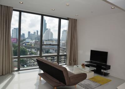 Large & modern 1-bedroom condo in Sathorn/Surasak area