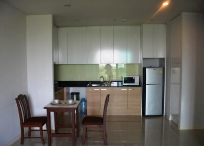 Spacious 1-bedroom condo in Petchaburi-Nana area