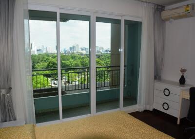 Spacious 1-bedroom condo in Petchaburi-Nana area