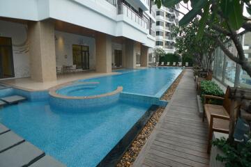 2 bedrooms condo for sale with tenant near BTS Phromphong