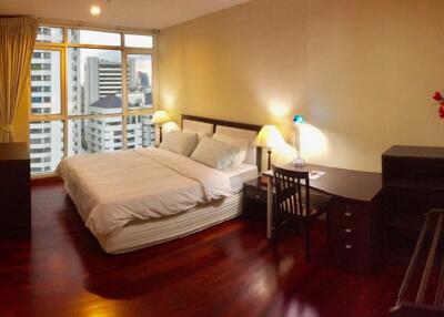 Large 1 bedroom condo for sale near BTS Nana