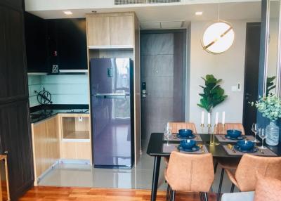 Modern 2 bedrooms condo for rent near BTS Ratchathewi