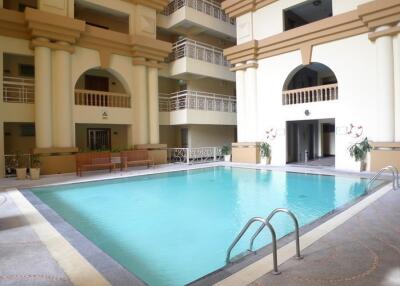 3 bedrooms condo for sale only 350m. from BTS phrompong