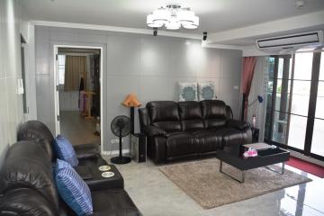 Spacious 3-bedroom condo in Phromphong area