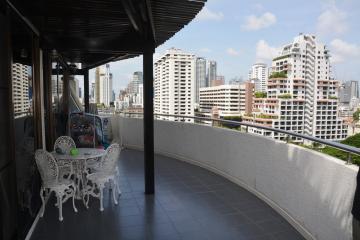 Spacious 3-bedroom condo in Phromphong area