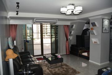 Spacious 3-bedroom condo in Phromphong area