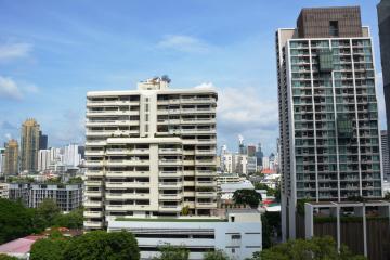 Spacious 3-bedroom condo in Phromphong area