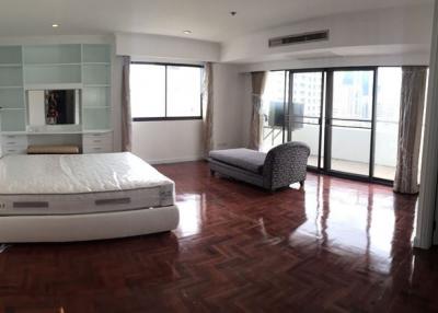 Spacious 3 bedrooms condo for sale walking distance to BTS Nana