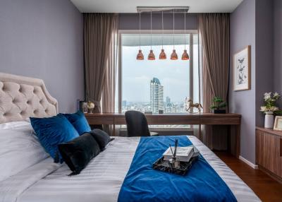3 bedrooms condo for sale on the Bangkok riverside