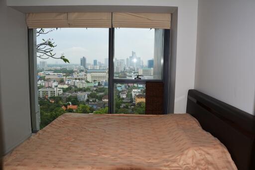 Spacious & modern 2-bedroom condo on Sathorn Road