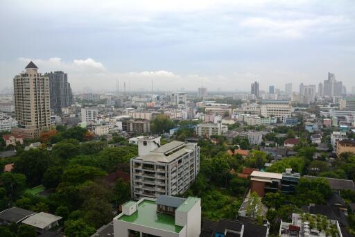 Spacious & modern 2-bedroom condo on Sathorn Road