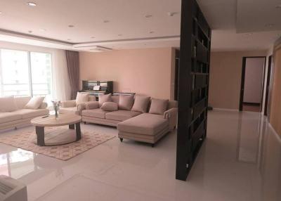 4 bedrooms condo for sale in Phromphong