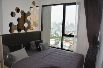 1-bedroom high floor condo on Petchaburi Road