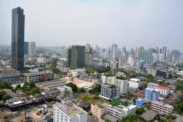 1-bedroom high floor condo on Petchaburi Road