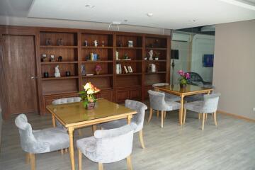 1-bedroom high floor condo on Petchaburi Road